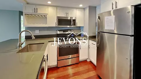 420 Valley St, Seattle, WA 98109