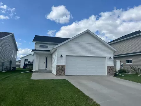7359 18th St S, Fargo, ND 58104