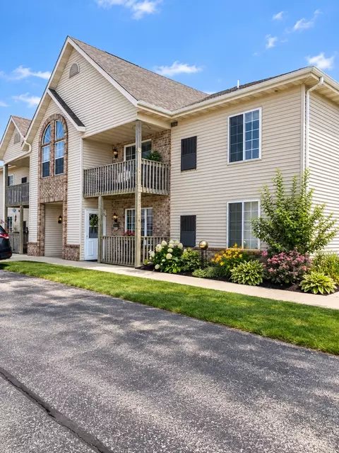 321 S Mountin Dr, Mayville, WI 53050