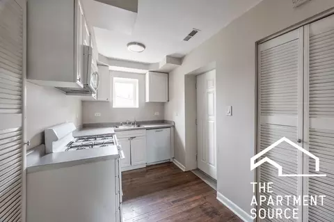 3517 W Grace St #1E, Chicago, IL 60618