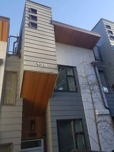 136 107th Ave SE, Bellevue, WA 98004