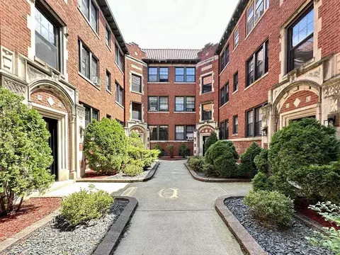 1307 Oak Ave #1W, Evanston, IL 60201