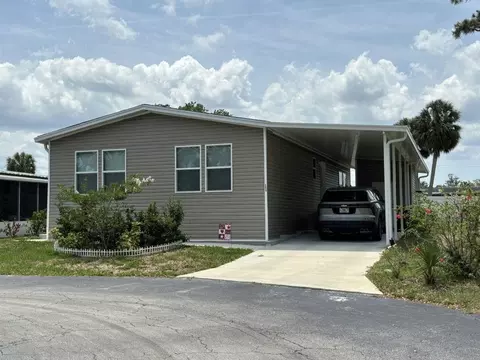 11 Coach House Ct, Daytona Beach, FL 32119
