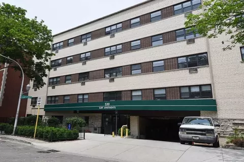 530 W Surf St #416, Chicago, IL 60657