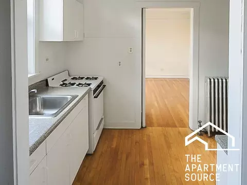 3933 N Keeler Ave #2E, Chicago, IL 60641