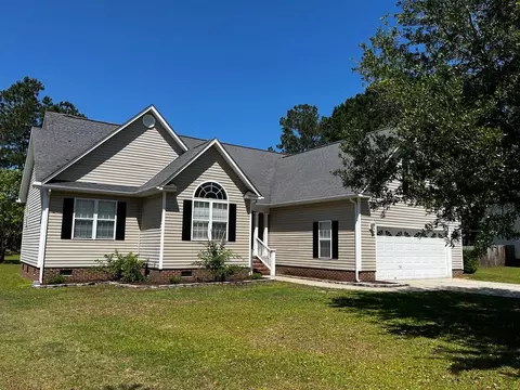 111 Iverson Ln, New Bern, NC 28562