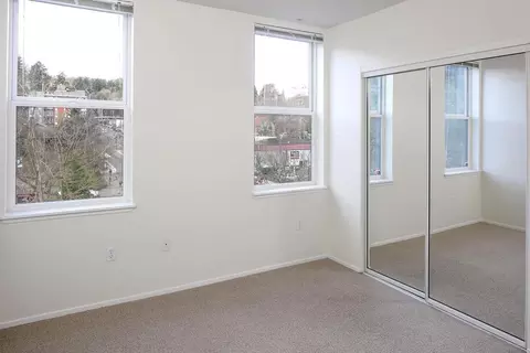 1701 SW Columbia St, Portland, OR 97201