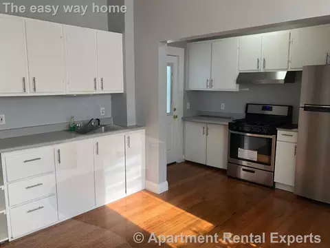 564 Putnam Ave #1R, Cambridge, MA 02139