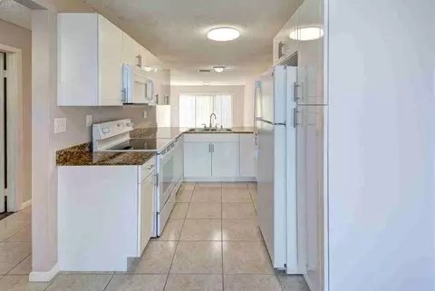 858 Crystal Lake Dr #0858, Pompano Beach, FL 33064