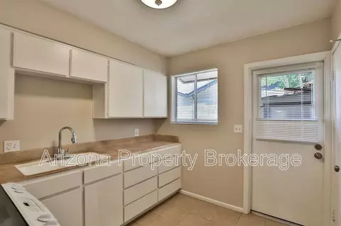 2323 S College Ave #2, Tempe, AZ 85282