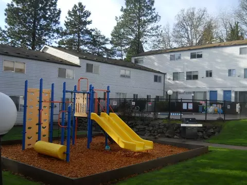 1777 Maple St, West Linn, OR 97068