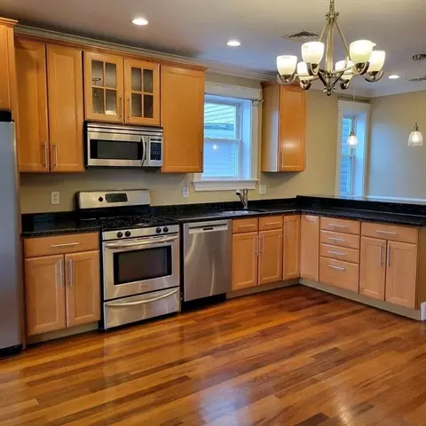 609 E 5th St, Boston, MA 02127