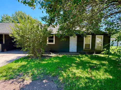 68 Pierce Rd, Texarkana, TX 75501