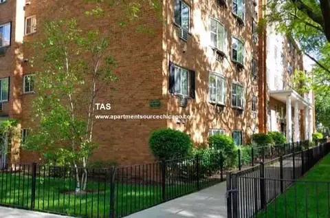 3825 N Pine Grove Ave #203, Chicago, IL 60613