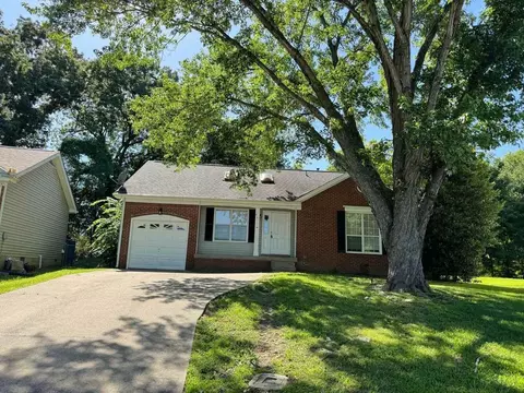 69 Grassmire Dr, Clarksville, TN 37042
