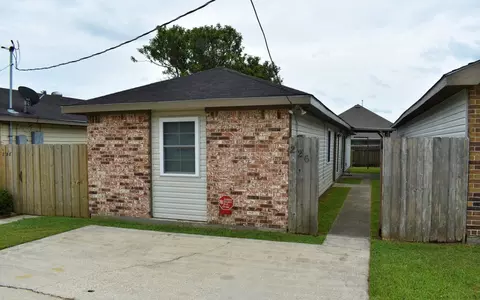 226 Briarcliff Dr, Youngsville, LA 70592