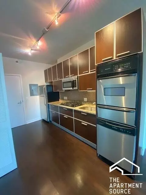 670 W Wayman St, Chicago, IL 60661