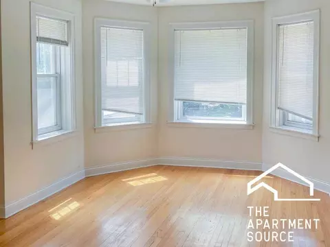 2200 W Foster Ave #1, Chicago, IL 60625