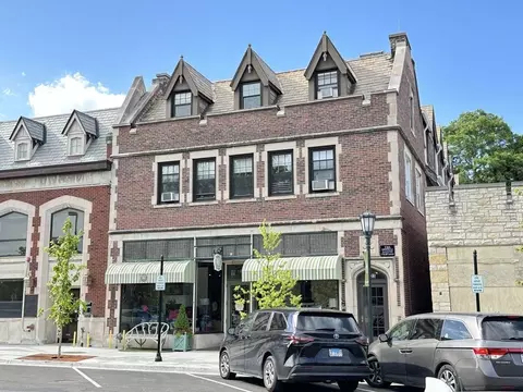 733 Elm St #304, Winnetka, IL 60093