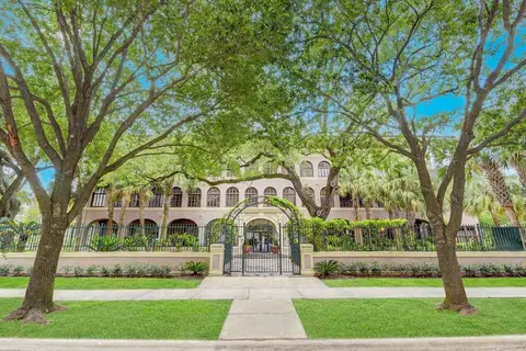2700 Albany St #2C, Houston, TX 77006