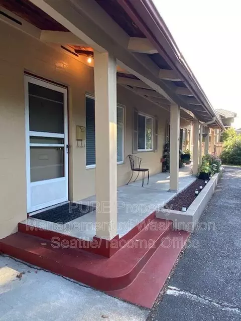 311 2nd St NE #03, Puyallup, WA 98372