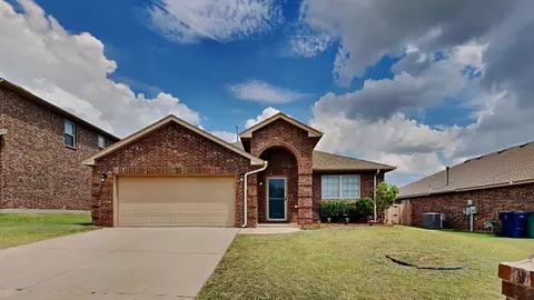 11305 NW 94th St, Yukon, OK 73099