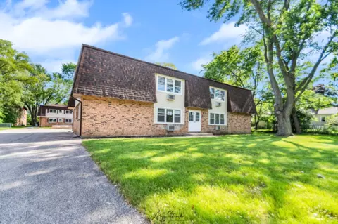 902 3rd St #1, Mchenry, IL 60050
