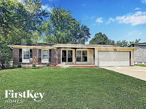 11705 El Camara Dr, Florissant, MO 63033