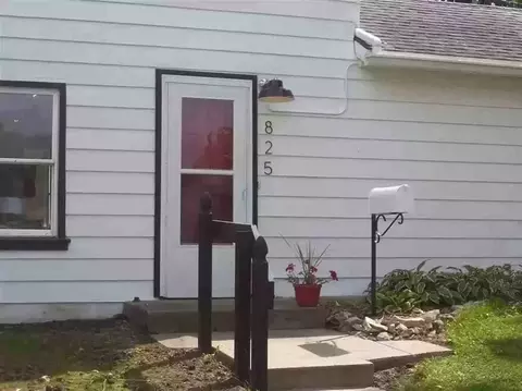 825 Page St, Iowa City, IA 52240