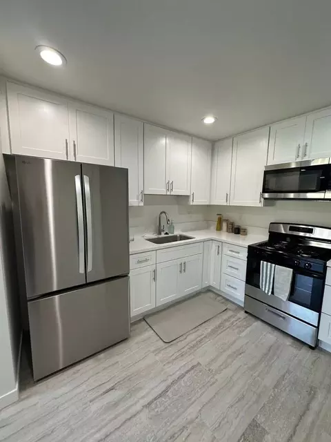 1451 W Almond Ave #B, Orange, CA 92868