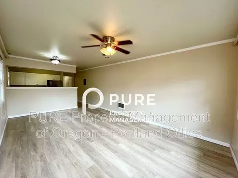 701 NE 28th Ave #23, Portland, OR 97232