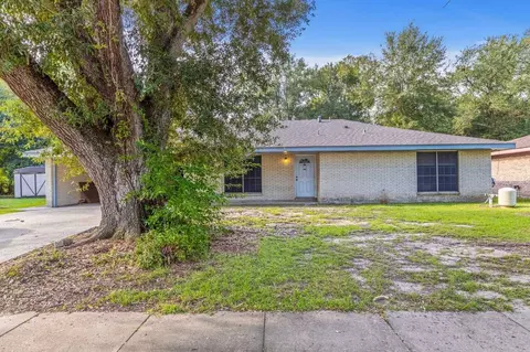 2426 Oak Cliff St, Lake Charles, LA 70607