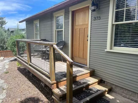 375 S 4th St, Jacksonville, OR 97530