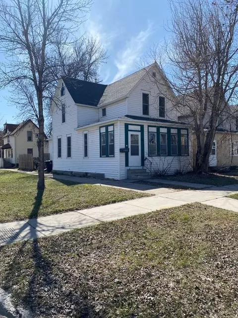 501 N 4th St, Grand Forks, ND 58203