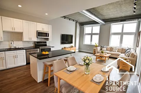 3833 N Broadway St #415, Chicago, IL 60613