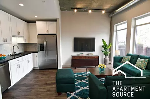 3833 N Broadway St #718, Chicago, IL 60613