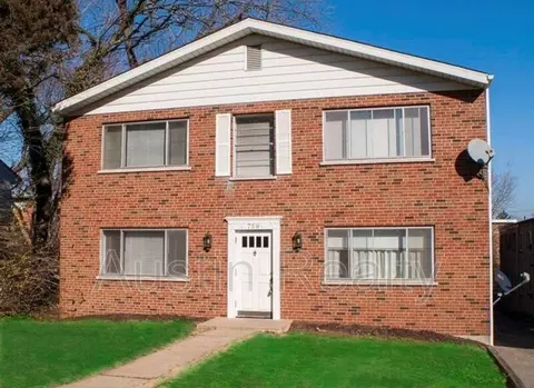 759 Chamberlain Pl #3, Webster Groves, MO 63119