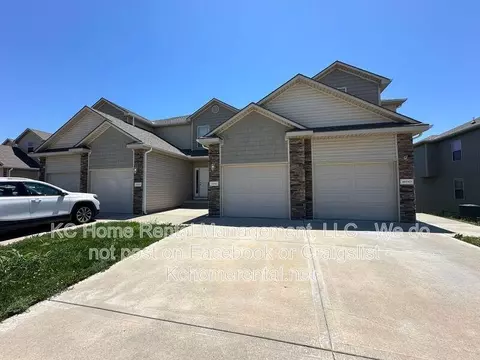 10541 Kane Dr, Kansas City, KS 66109