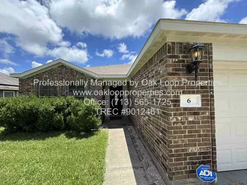 6 N Heritage Oaks Dr, Texas City, TX 77591