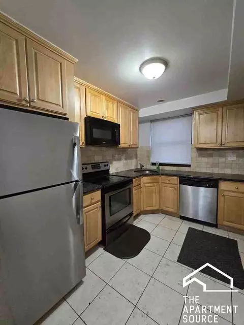 7326 N Ridge Blvd #1W, Chicago, IL 60645