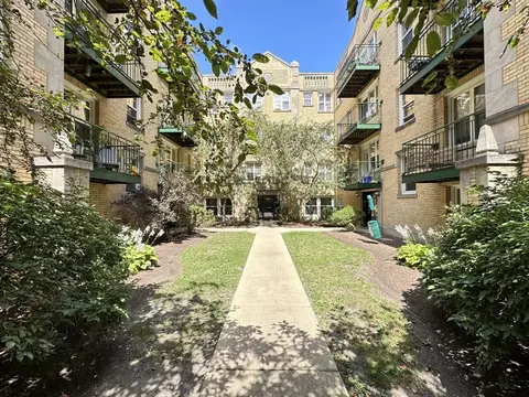 914 W Dakin St #315, Chicago, IL 60613