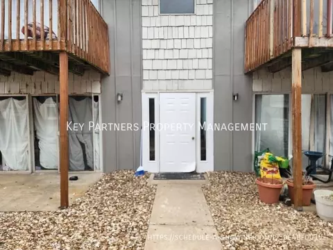 128 Warner Ave #3, Bonner Springs, KS 66012