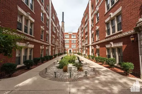 540 W Surf St #544-5W2, Chicago, IL 60657