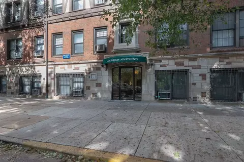 536 W Arlington Pl #110, Chicago, IL 60614