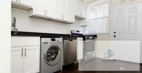 312 Lee St #320-1, Evanston, IL 60202