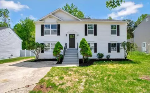 1716 Bradmoore Dr, Forestville, MD 20747