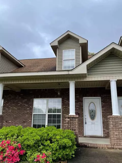 310 Stratford Dr, Ozark, AL 36360
