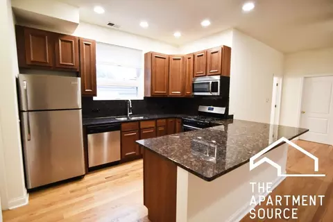 720 W Buckingham Pl #1R, Chicago, IL 60657