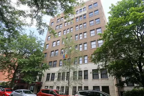 817 W Lakeside Pl #805, Chicago, IL 60640