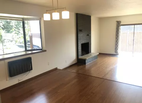 407 SE 88th Ave, Portland, OR 97216